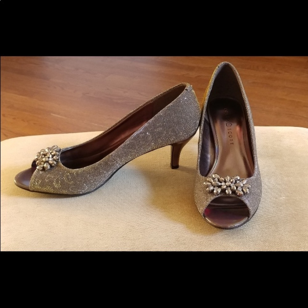 Size 10 Karen Scott (Maralyngld) Dk Gold Formal Wear Shoes FINAL PRICE REDUCTION